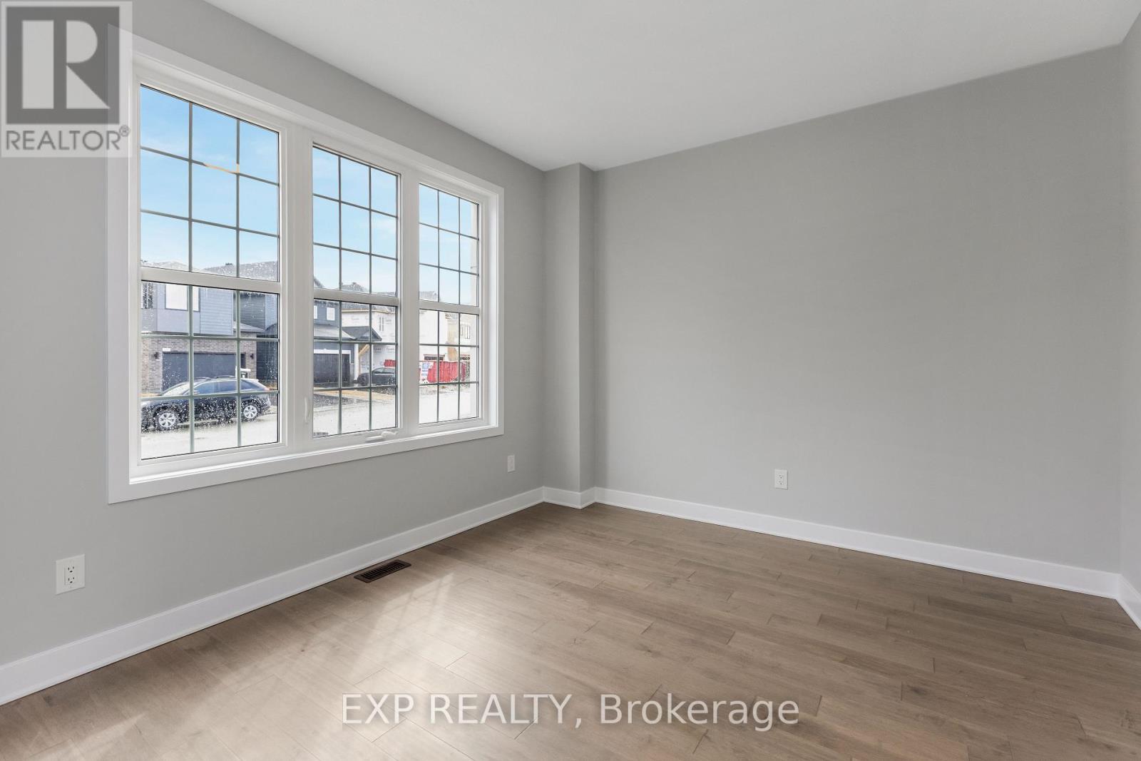 












584 PAAKANAAK AVENUE

,
Ottawa,




Ontario
K1X0J6

