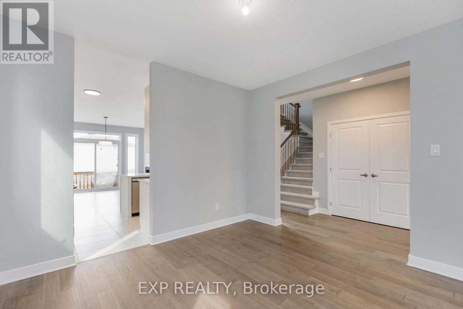 












584 PAAKANAAK AVENUE

,
Ottawa,




Ontario
K1X0J6

