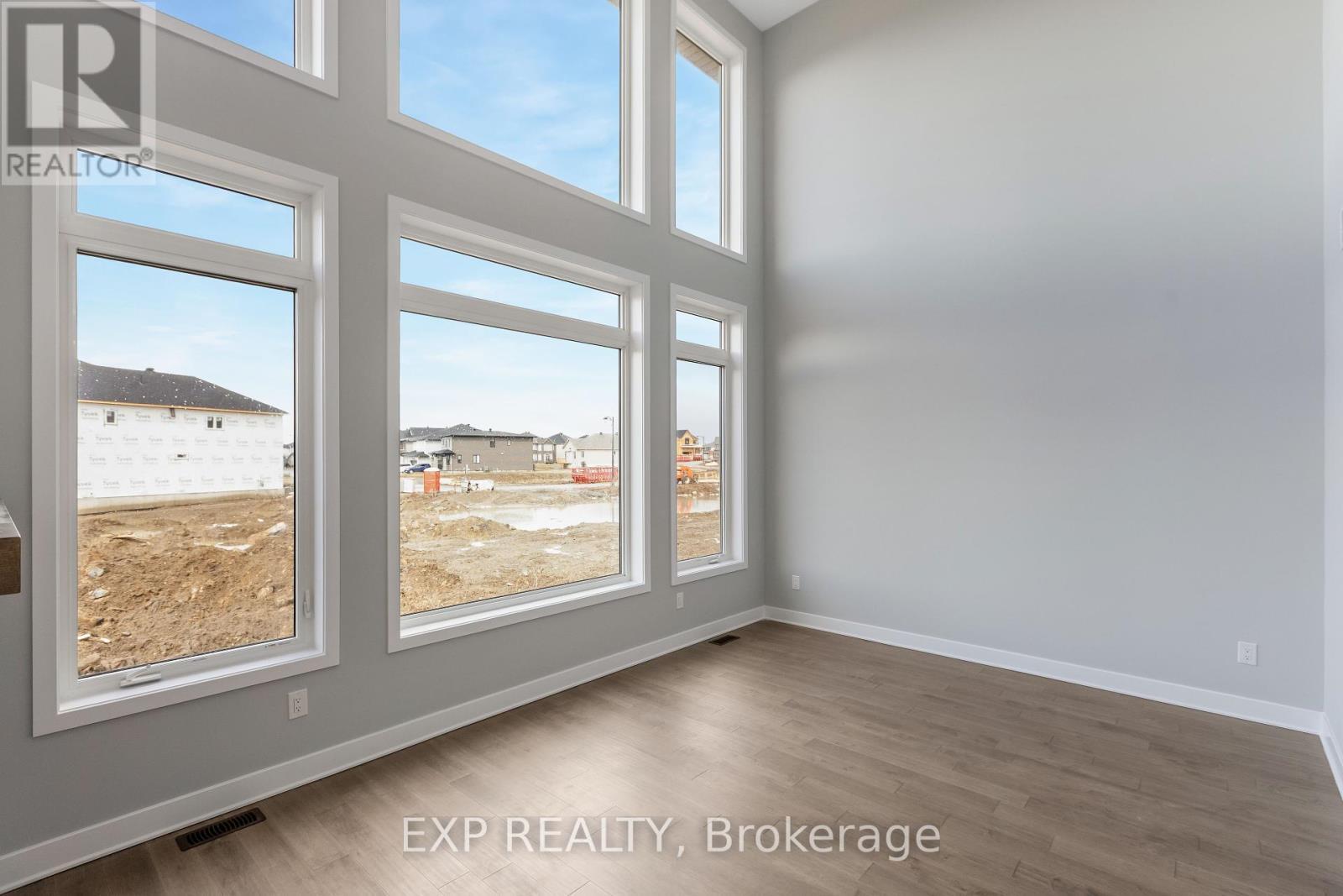 












584 PAAKANAAK AVENUE

,
Ottawa,




Ontario
K1X0J6


