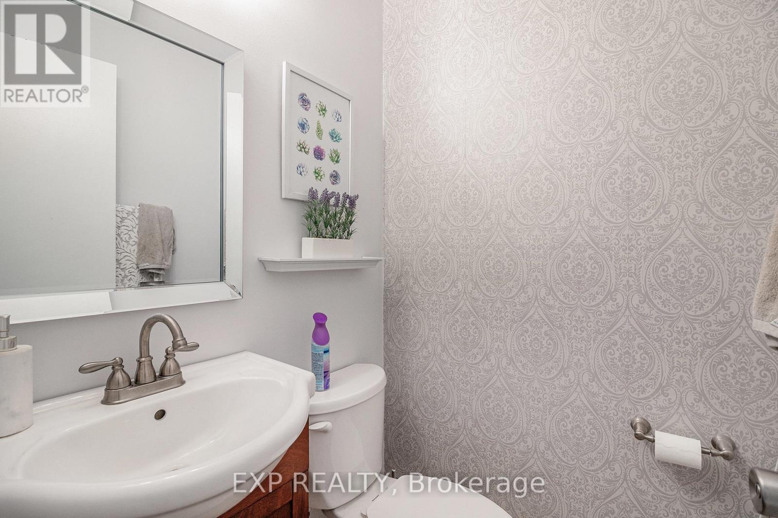 












302 COTE-ROYALE CRESCENT

,
Ottawa,




Ontario
K1E3L7

