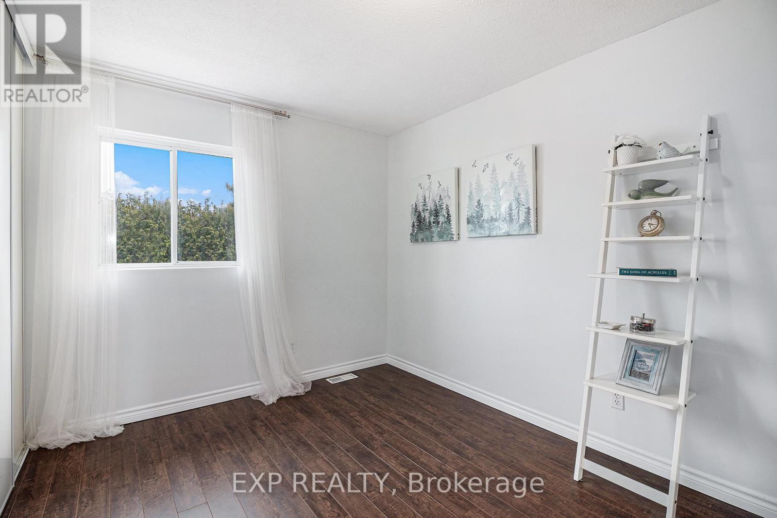 












302 COTE-ROYALE CRESCENT

,
Ottawa,




Ontario
K1E3L7


