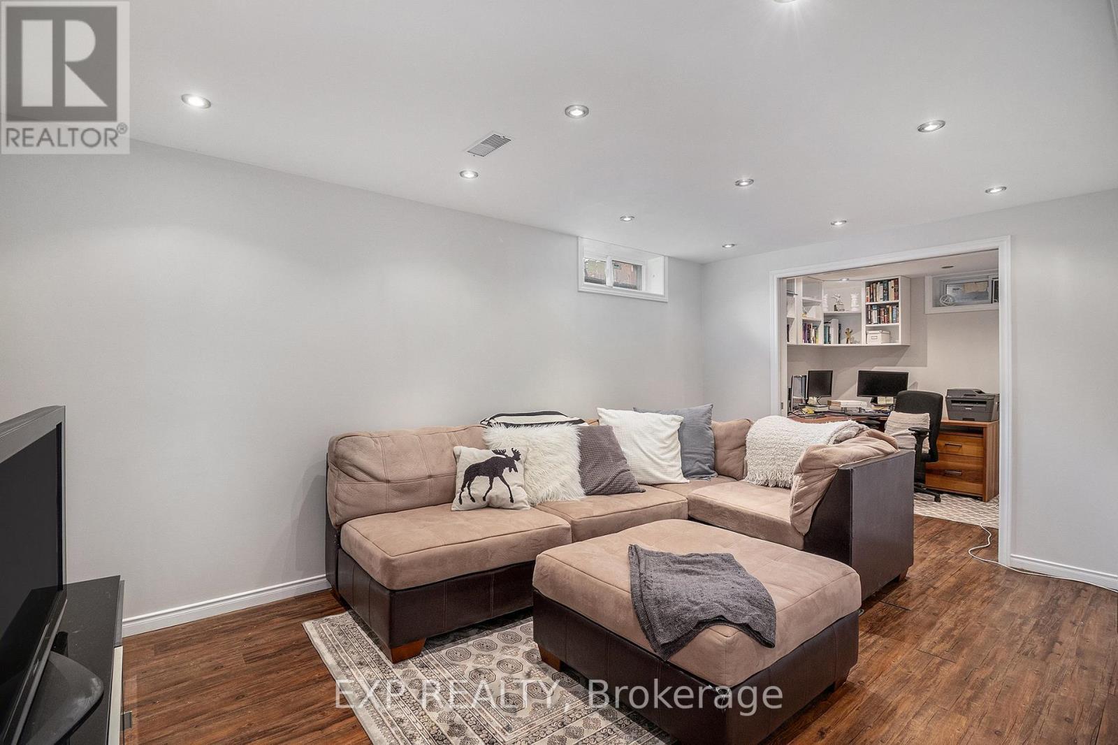 












302 COTE-ROYALE CRESCENT

,
Ottawa,




Ontario
K1E3L7

