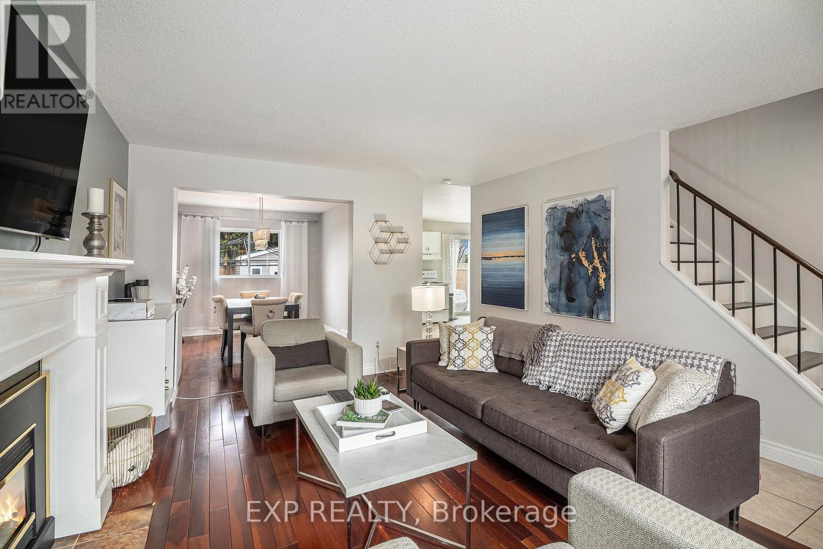 












302 COTE-ROYALE CRESCENT

,
Ottawa,




Ontario
K1E3L7

