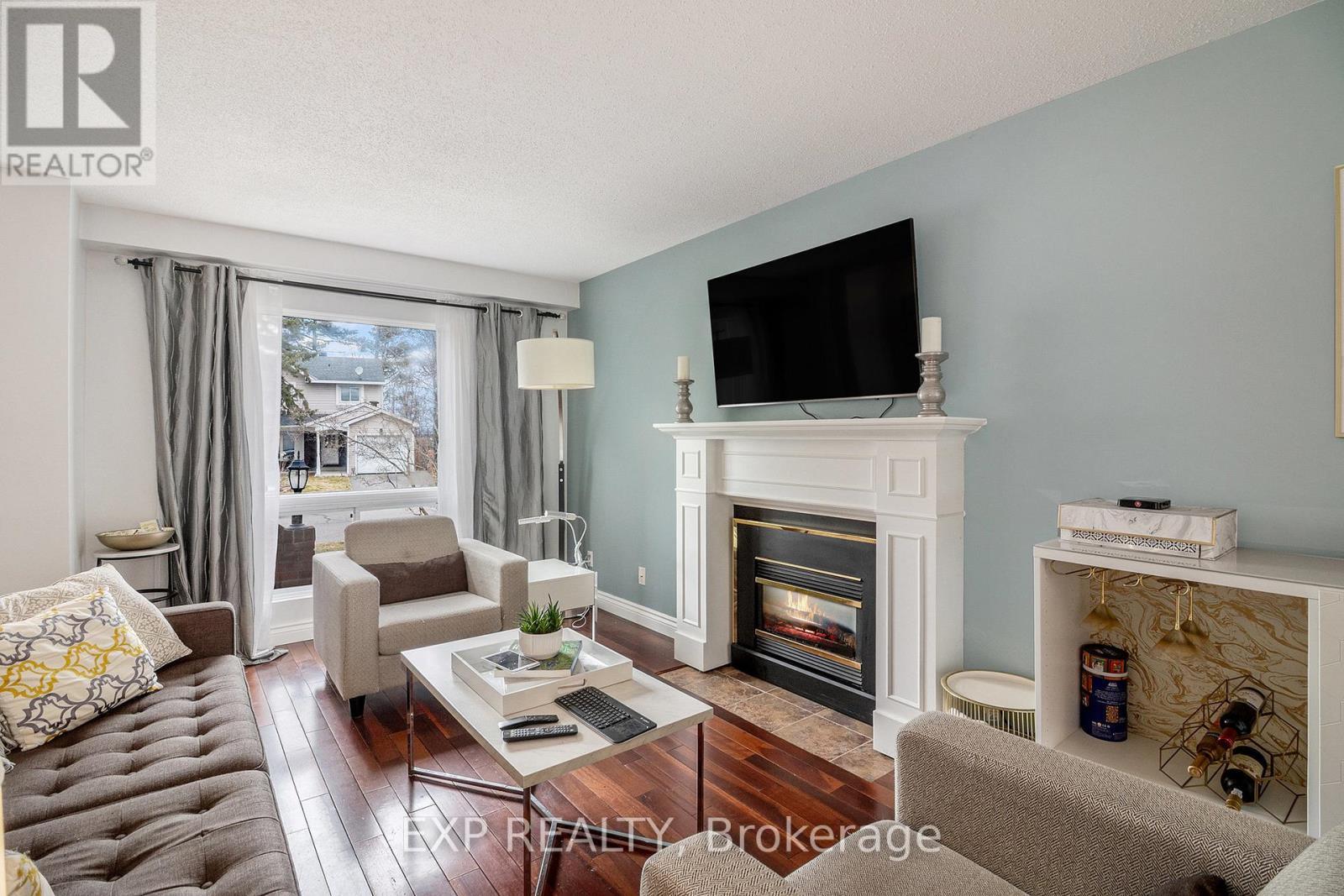 












302 COTE-ROYALE CRESCENT

,
Ottawa,




Ontario
K1E3L7

