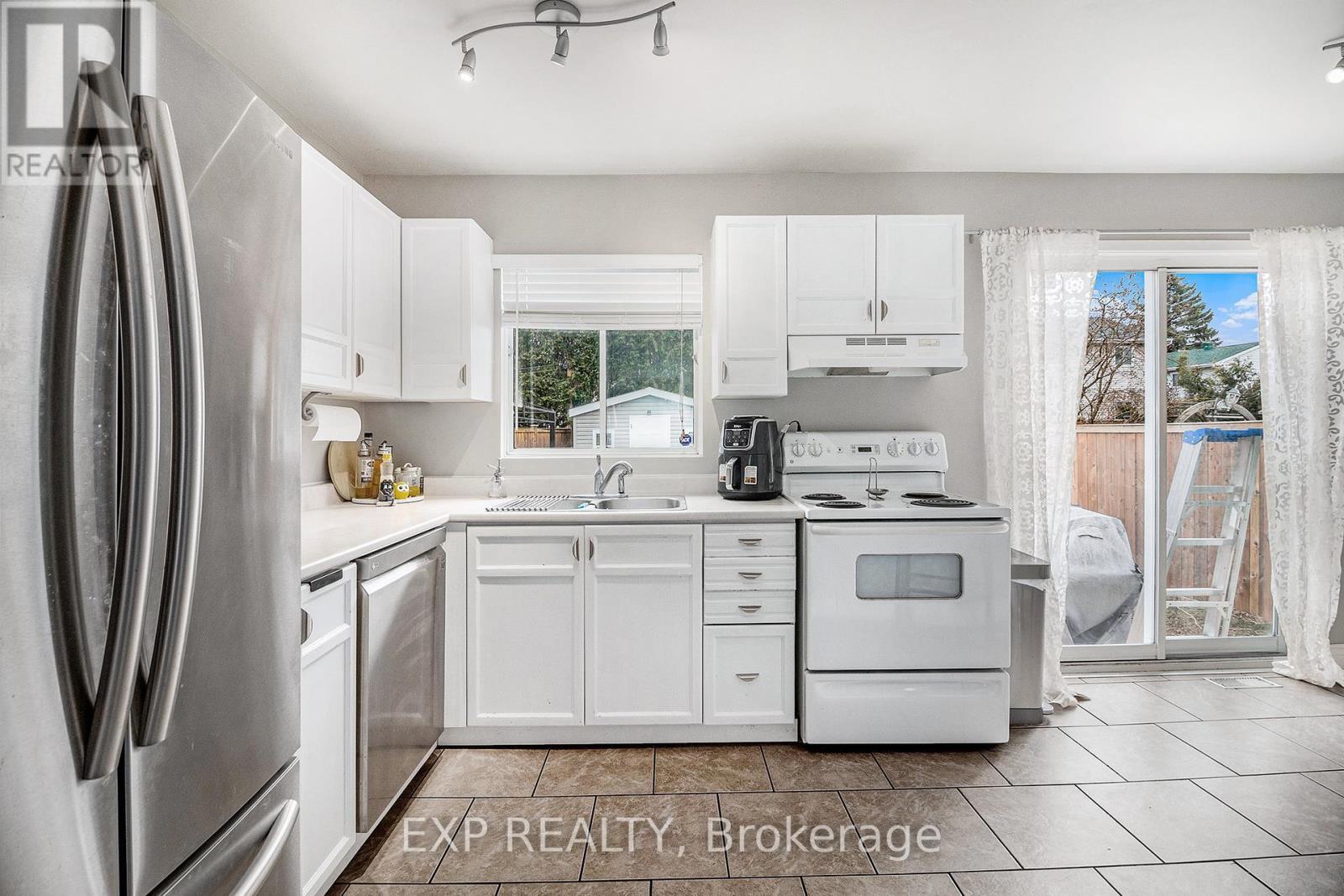 












302 COTE-ROYALE CRESCENT

,
Ottawa,




Ontario
K1E3L7

