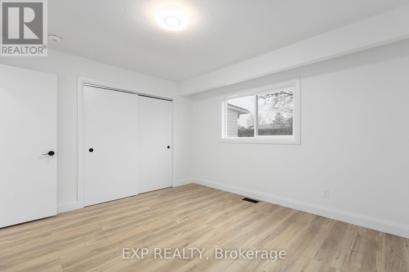 












12 BARRHAVEN CRESCENT

,
Ottawa,




Ontario
K2J1E8

