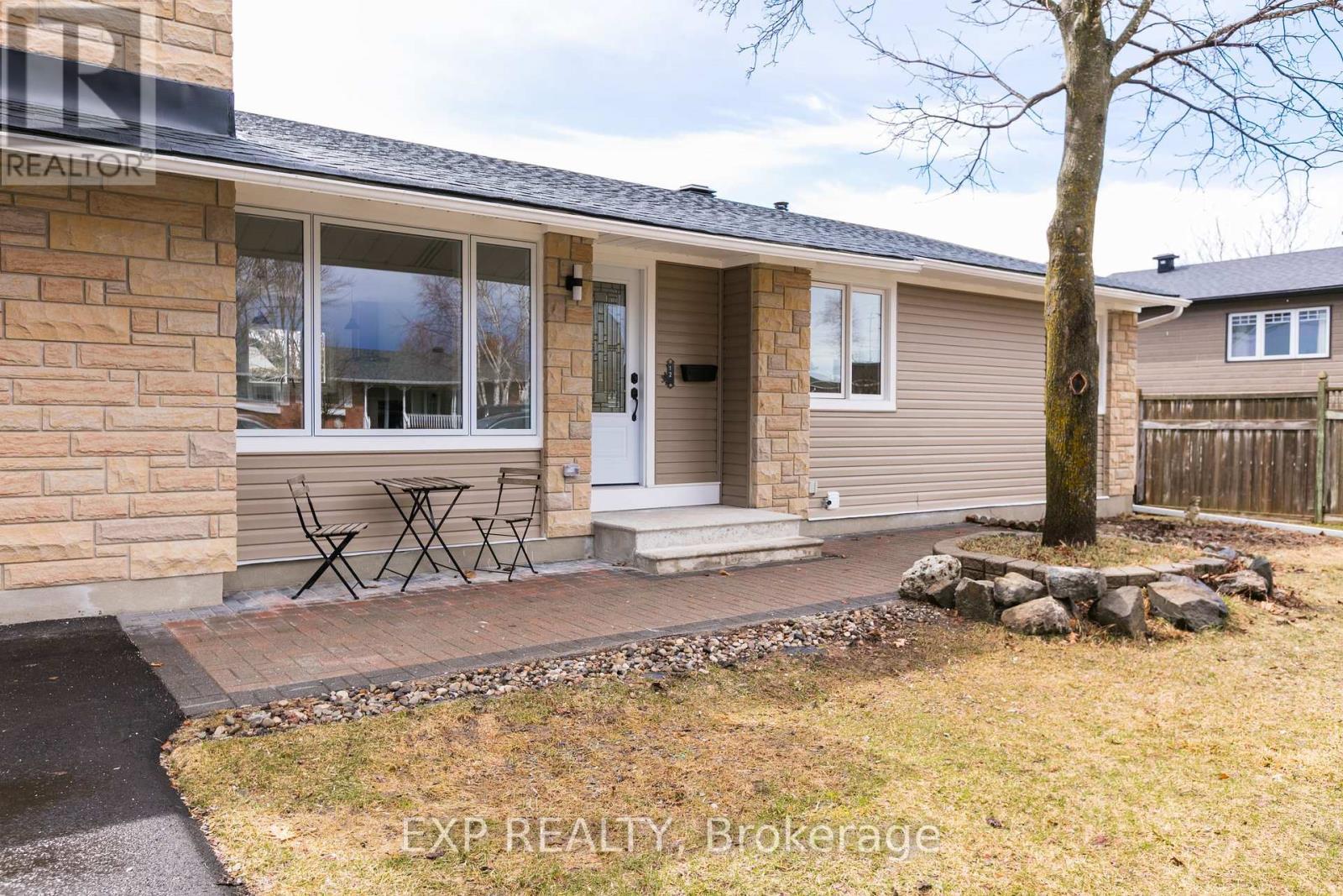 












12 BARRHAVEN CRESCENT

,
Ottawa,




Ontario
K2J1E8

