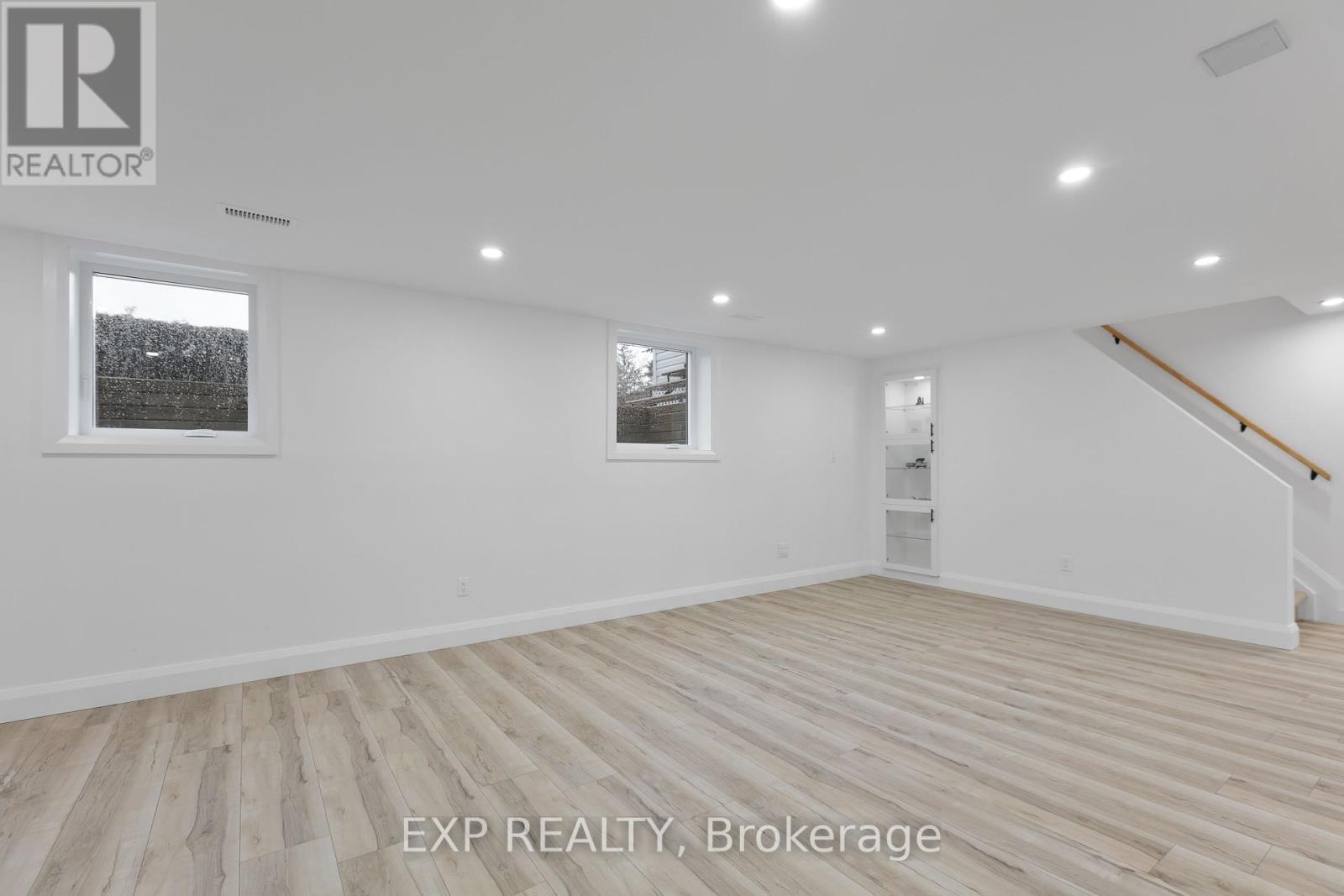 












12 BARRHAVEN CRESCENT

,
Ottawa,




Ontario
K2J1E8

