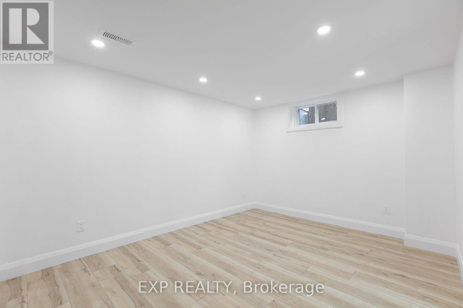 












12 BARRHAVEN CRESCENT

,
Ottawa,




Ontario
K2J1E8

