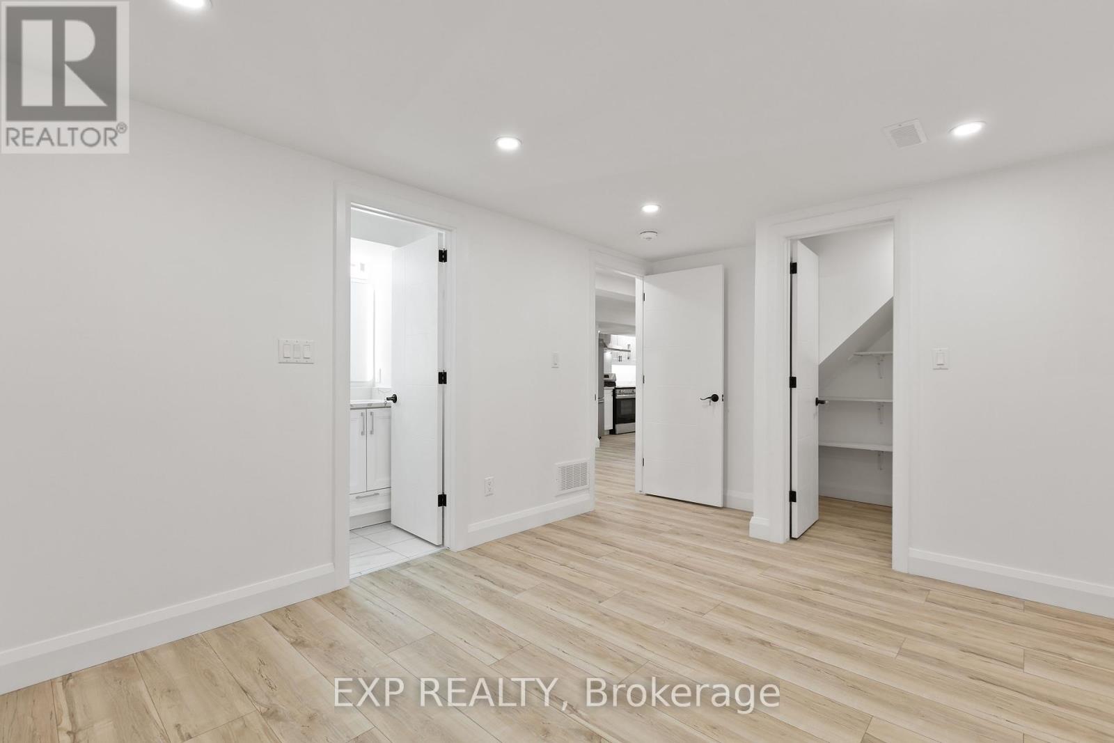 












12 BARRHAVEN CRESCENT

,
Ottawa,




Ontario
K2J1E8

