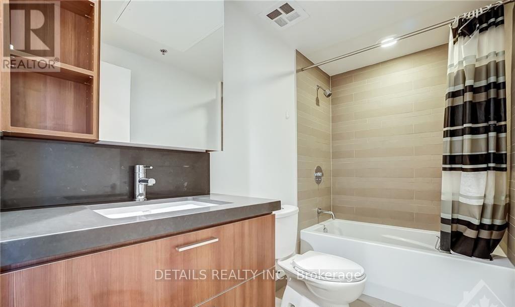 












846 - 340 MCLEOD STREET

,
Ottawa,




Ontario
K2P1A4

