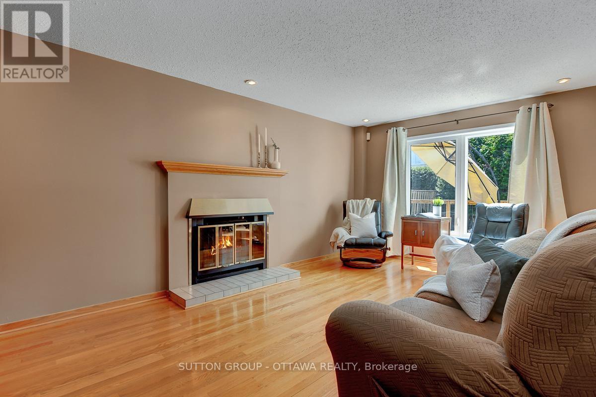 












1016 DEAUVILLE CRESCENT

,
Ottawa,




Ontario
K1C5M6

