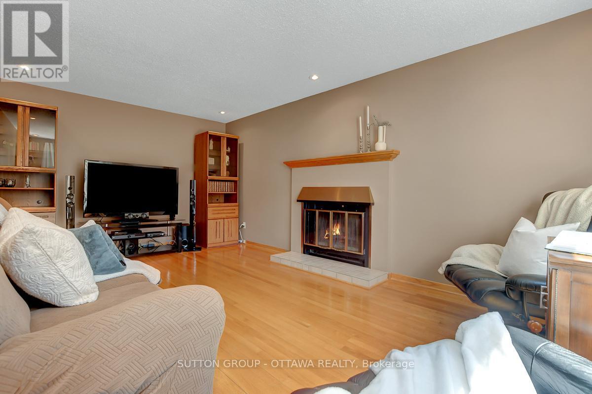 












1016 DEAUVILLE CRESCENT

,
Ottawa,




Ontario
K1C5M6

