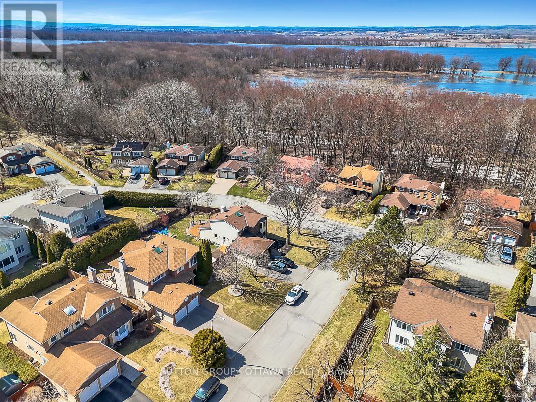 












1016 DEAUVILLE CRESCENT

,
Ottawa,




Ontario
K1C5M6

