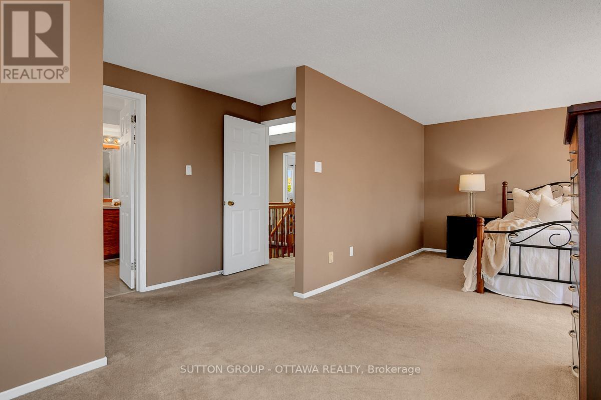 












1016 DEAUVILLE CRESCENT

,
Ottawa,




Ontario
K1C5M6

