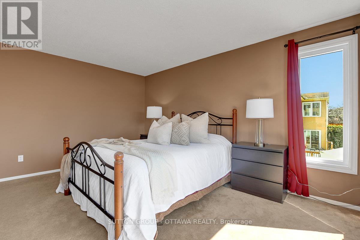 












1016 DEAUVILLE CRESCENT

,
Ottawa,




Ontario
K1C5M6

