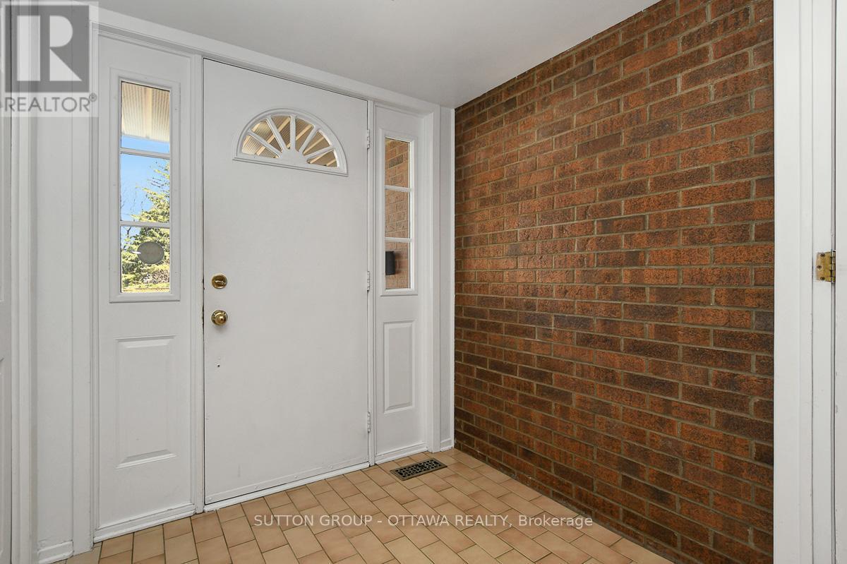 












1016 DEAUVILLE CRESCENT

,
Ottawa,




Ontario
K1C5M6

