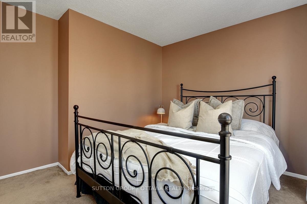 












1016 DEAUVILLE CRESCENT

,
Ottawa,




Ontario
K1C5M6

