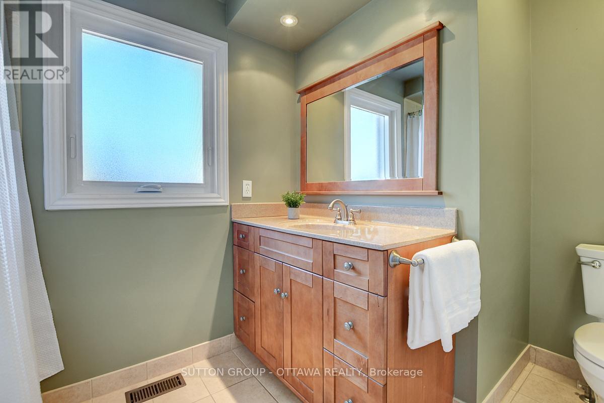 












1016 DEAUVILLE CRESCENT

,
Ottawa,




Ontario
K1C5M6

