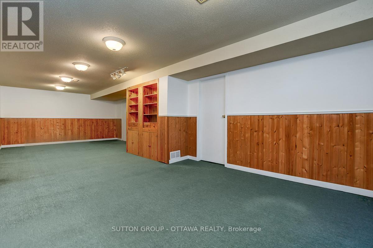 












1016 DEAUVILLE CRESCENT

,
Ottawa,




Ontario
K1C5M6

