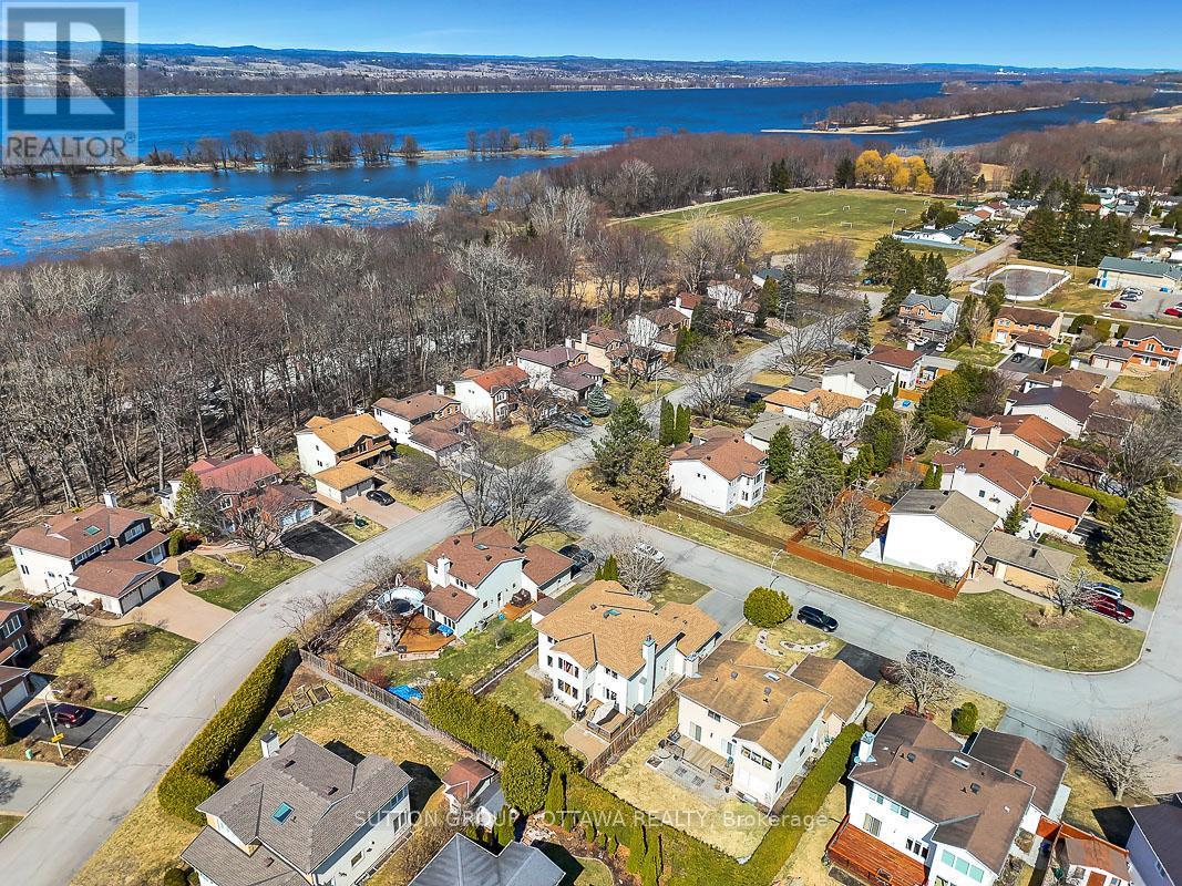 












1016 DEAUVILLE CRESCENT

,
Ottawa,




Ontario
K1C5M6

