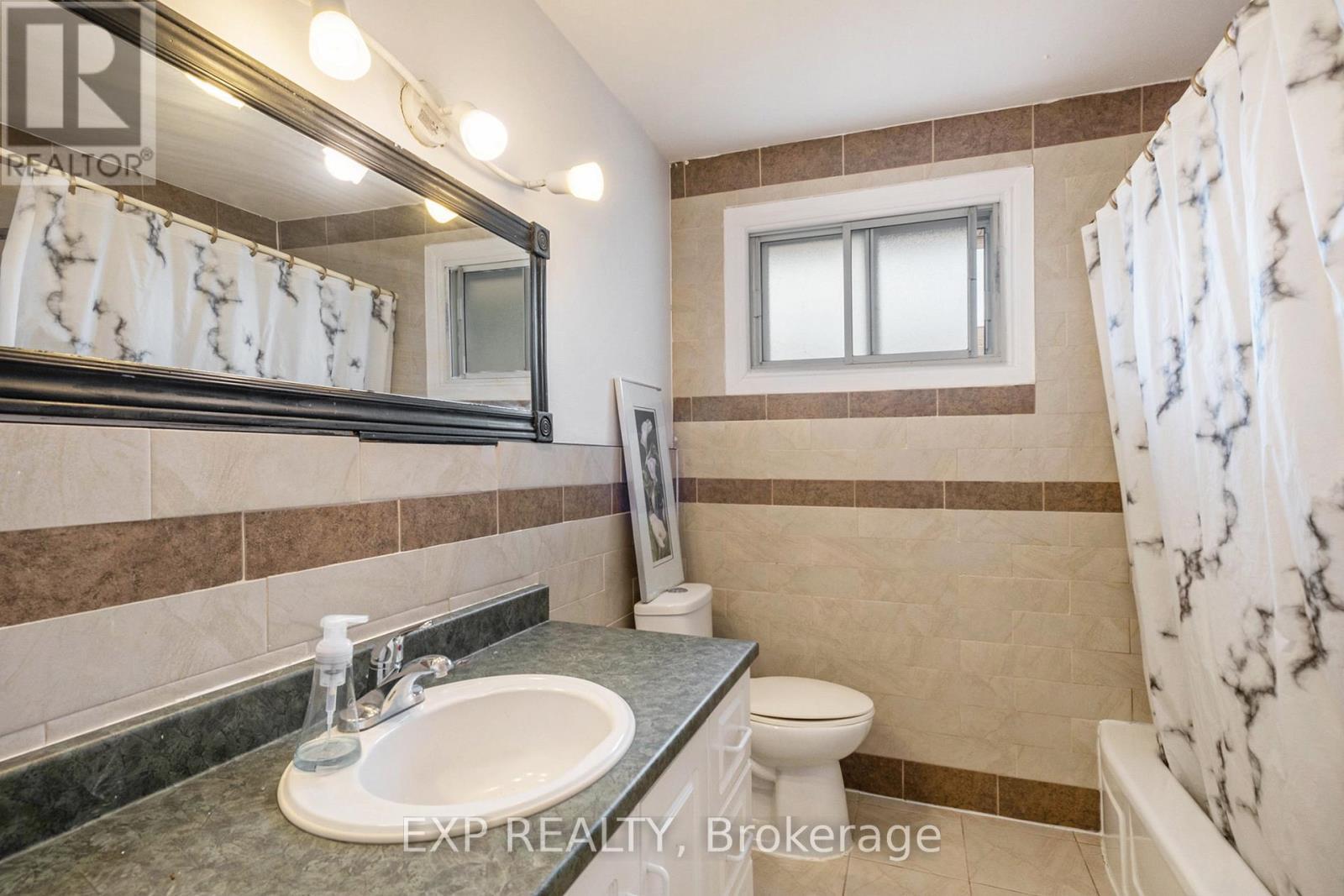 












910 WATSON STREET

,
Ottawa,




Ontario
K2B6B9


