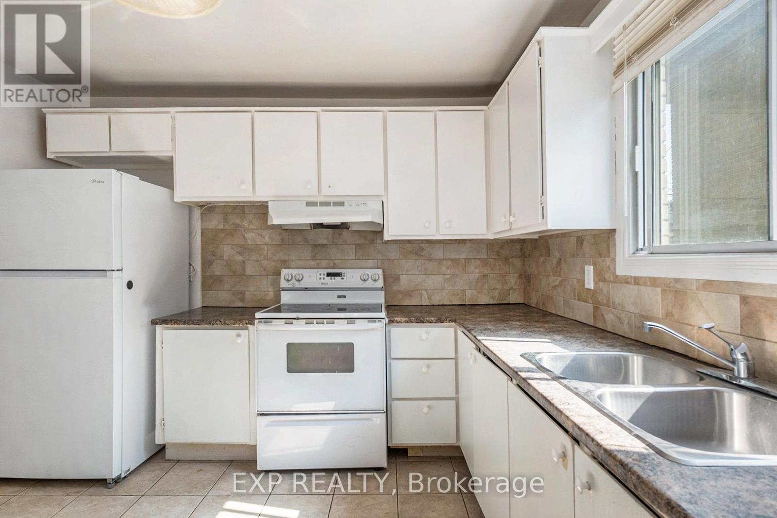 












910 WATSON STREET

,
Ottawa,




Ontario
K2B6B9

