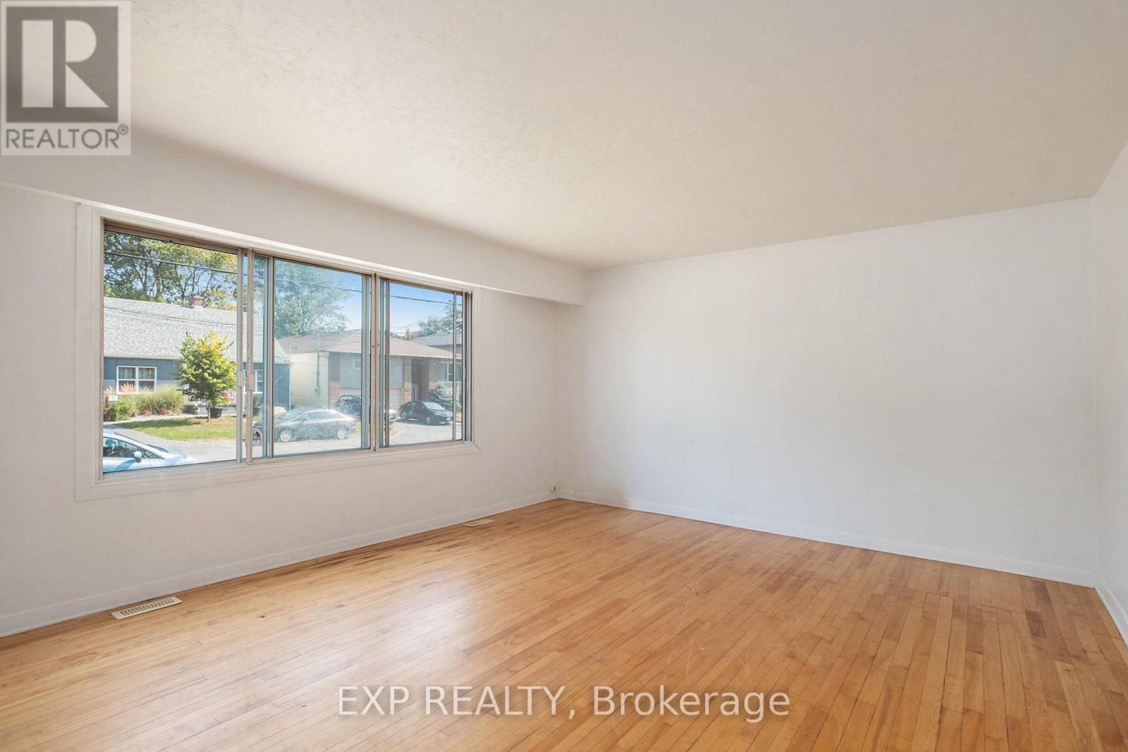 












910 WATSON STREET

,
Ottawa,




Ontario
K2B6B9

