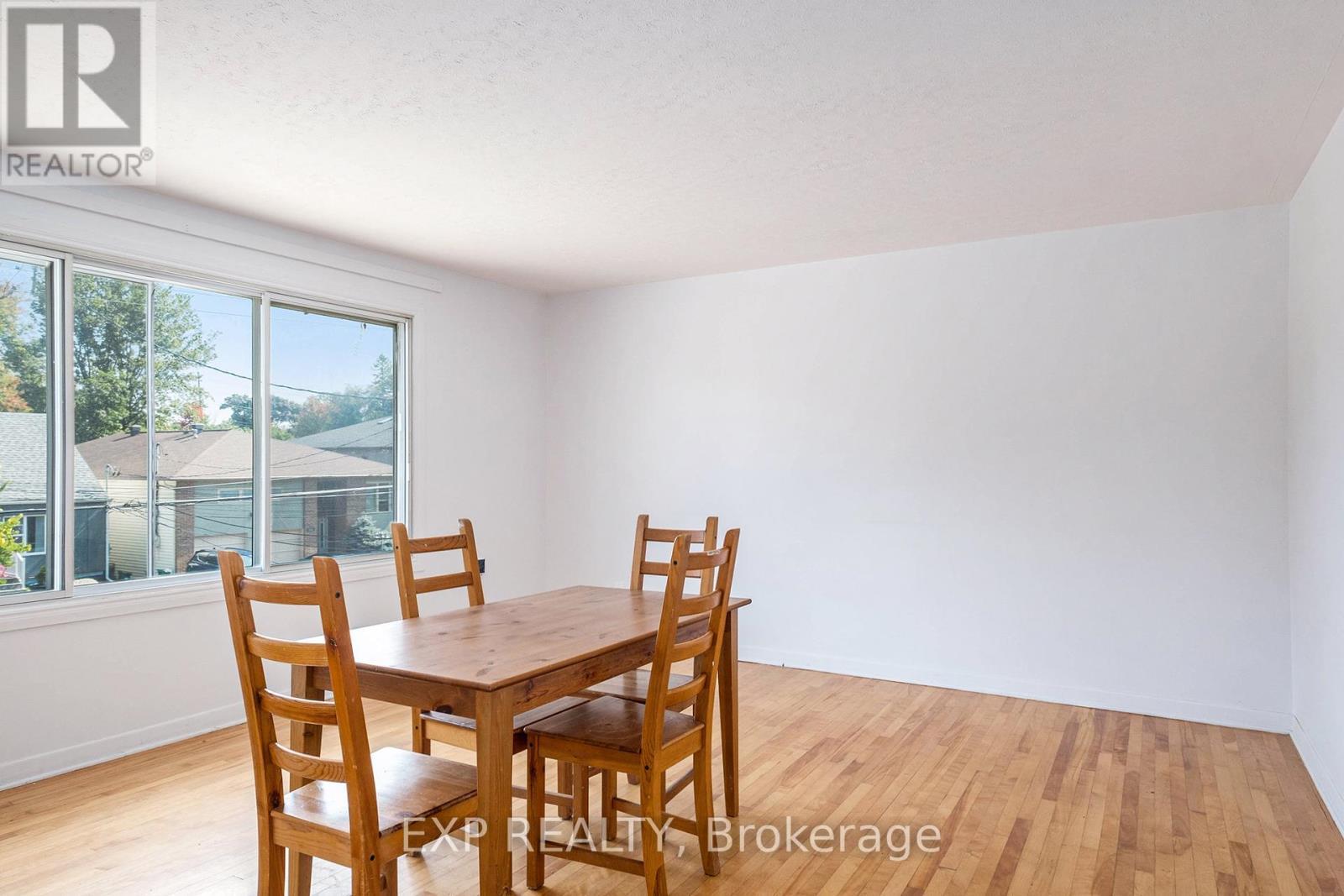 












910 WATSON STREET

,
Ottawa,




Ontario
K2B6B9

