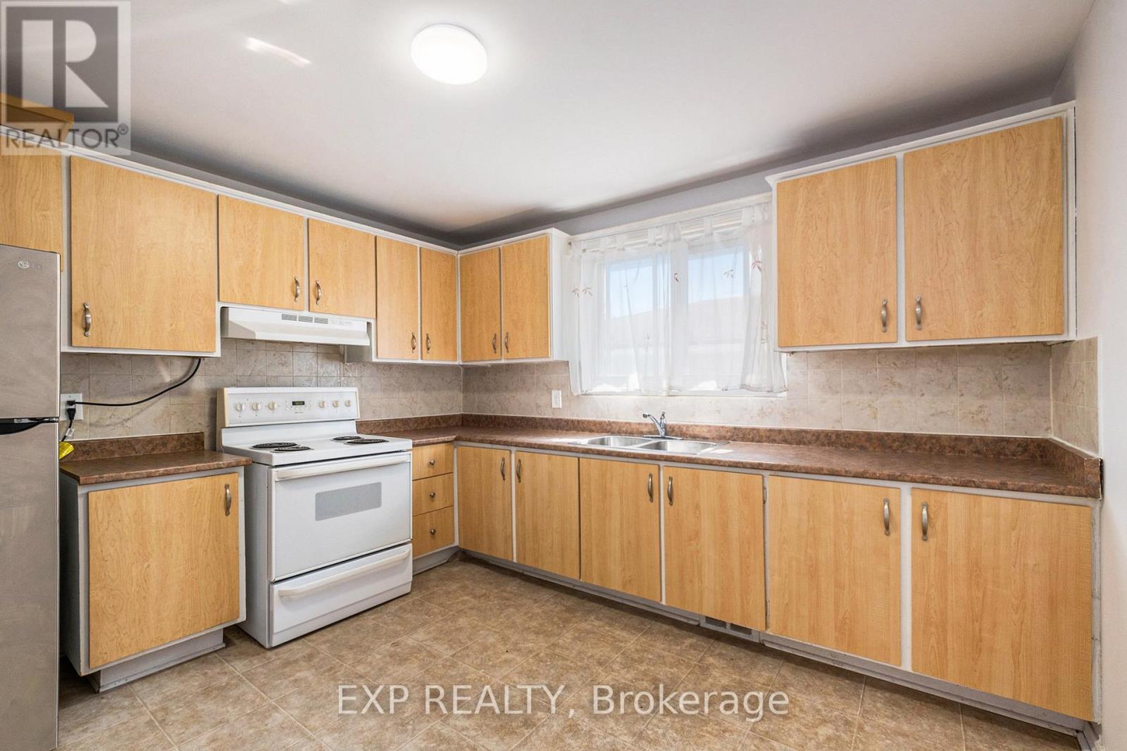 












910 WATSON STREET

,
Ottawa,




Ontario
K2B6B9

