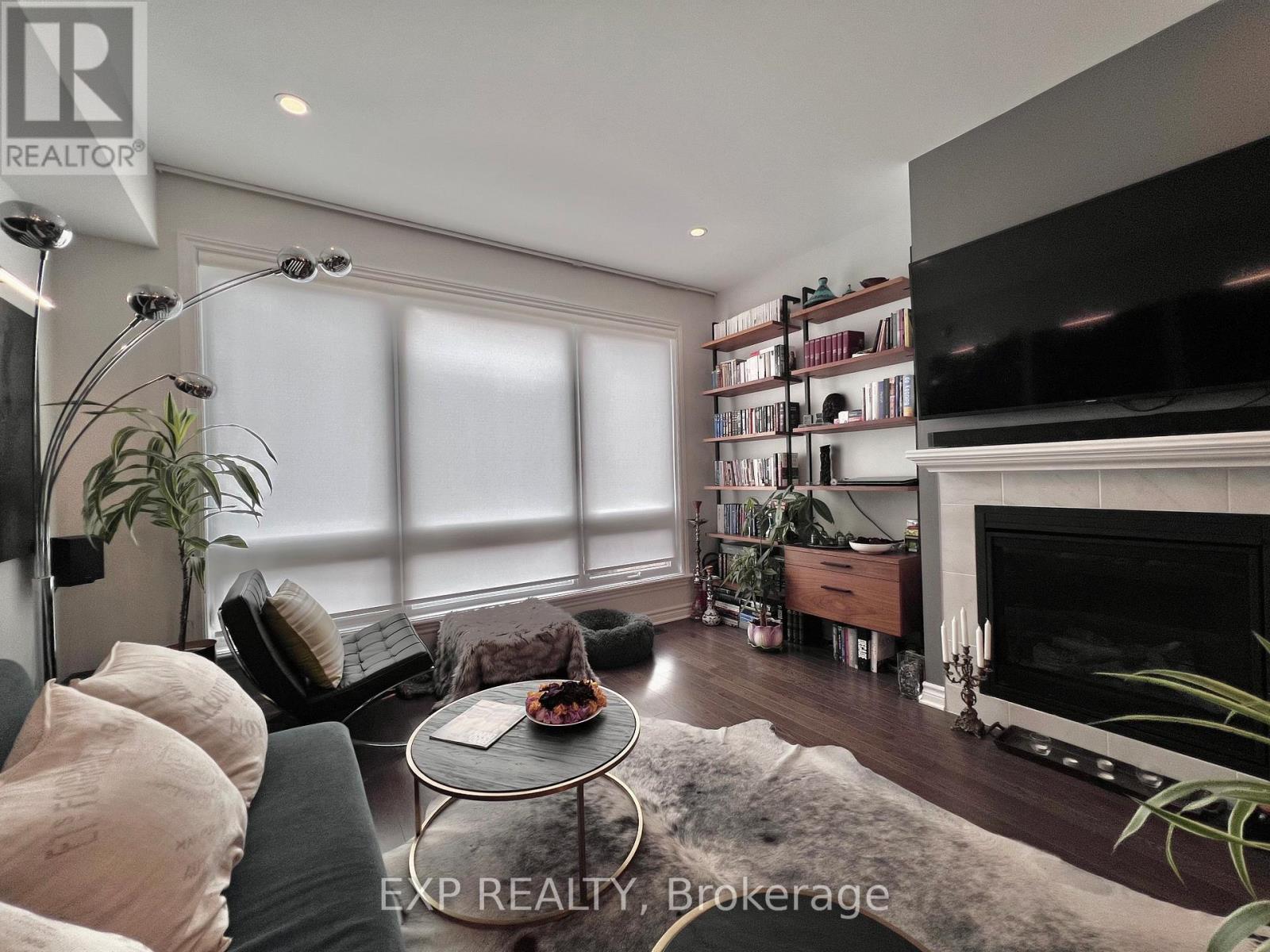 












926 BRIAN GOOD AVENUE

,
Ottawa,




Ontario
K4M0N7

