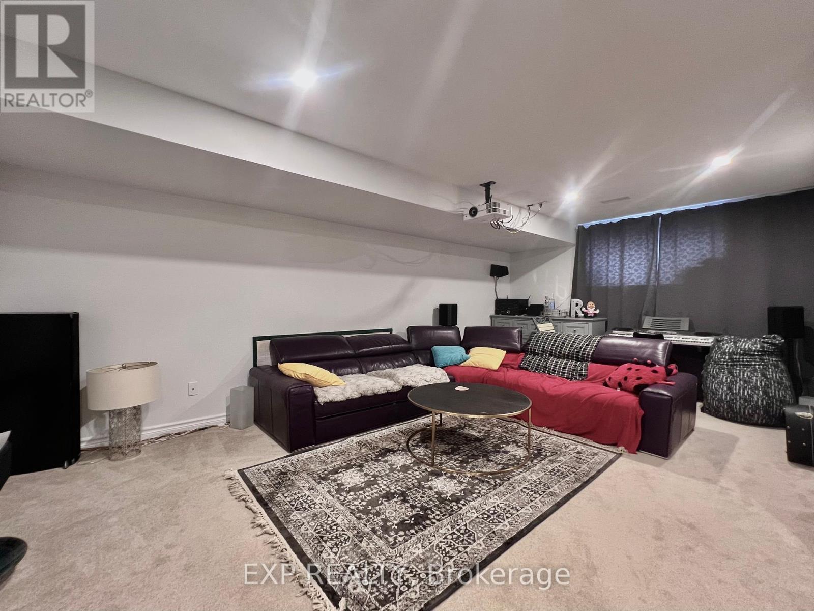 












926 BRIAN GOOD AVENUE

,
Ottawa,




Ontario
K4M0N7

