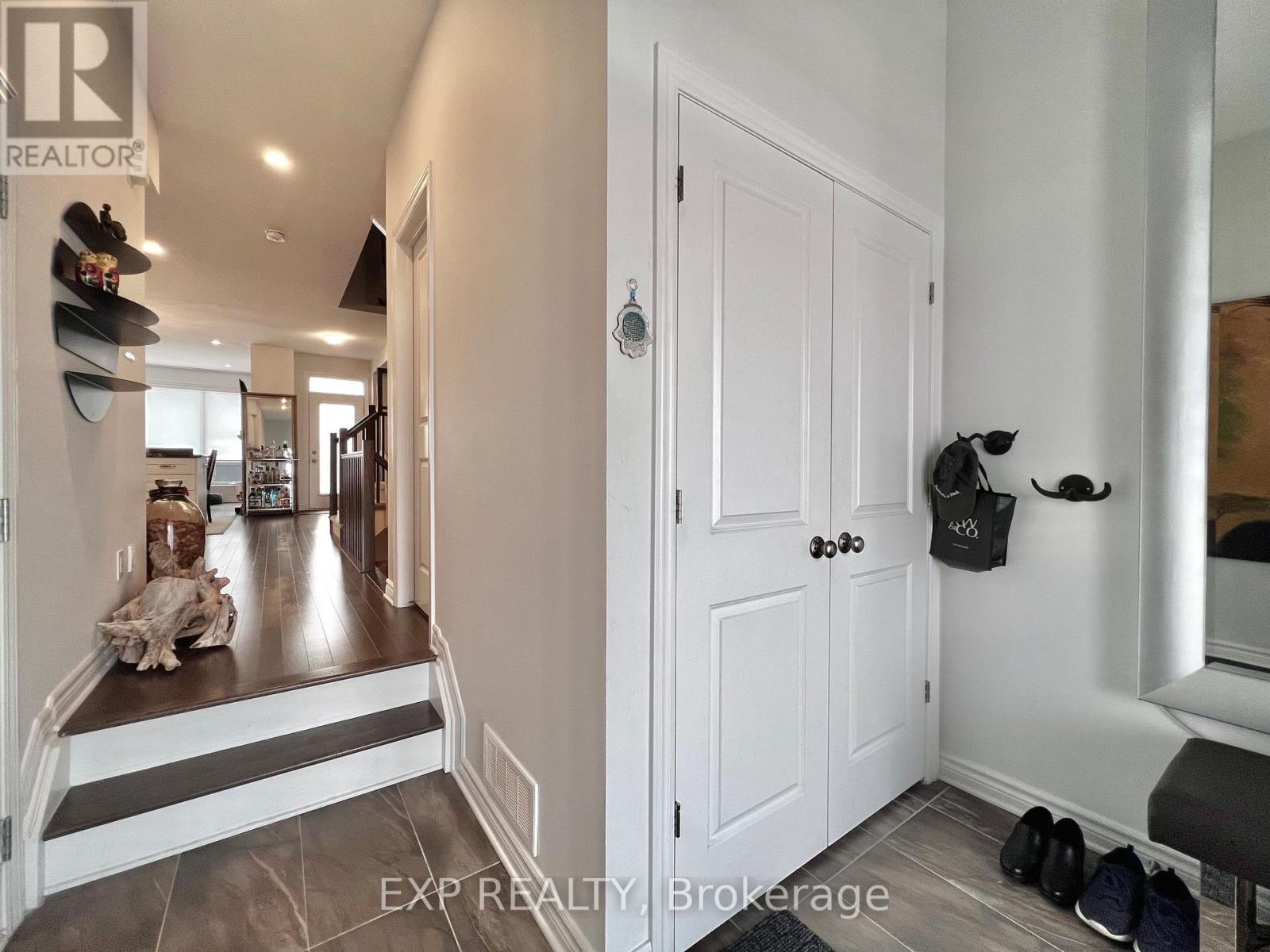 












926 BRIAN GOOD AVENUE

,
Ottawa,




Ontario
K4M0N7

