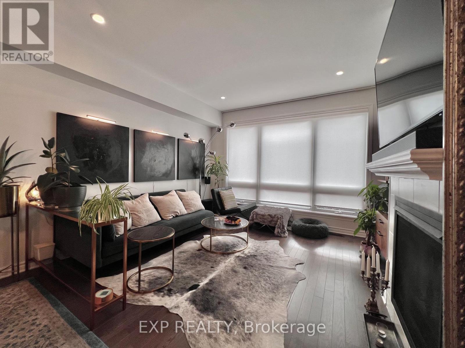 












926 BRIAN GOOD AVENUE

,
Ottawa,




Ontario
K4M0N7


