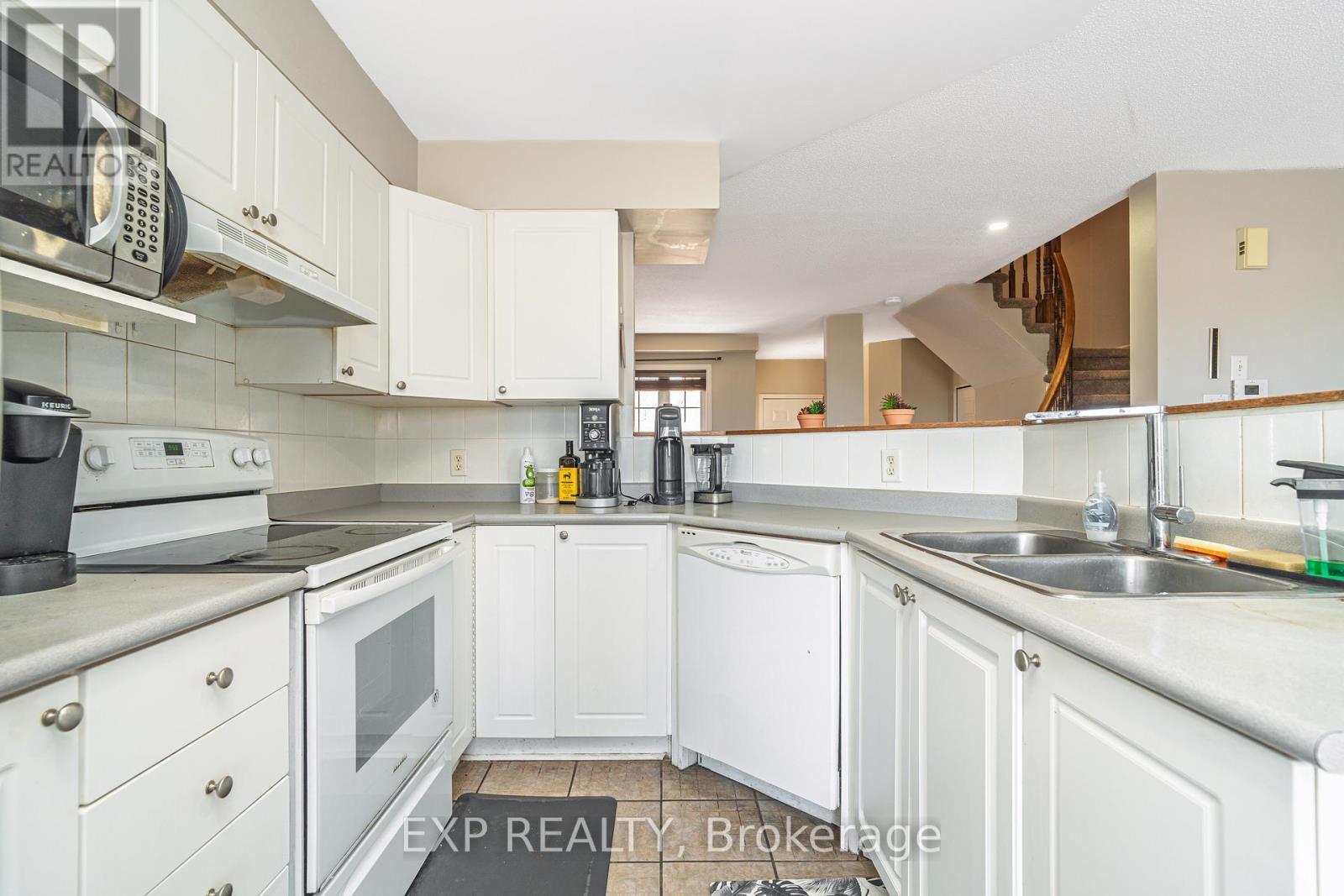 












1089 BALLANTYNE DRIVE

,
Ottawa,




Ontario
K4A4C6


