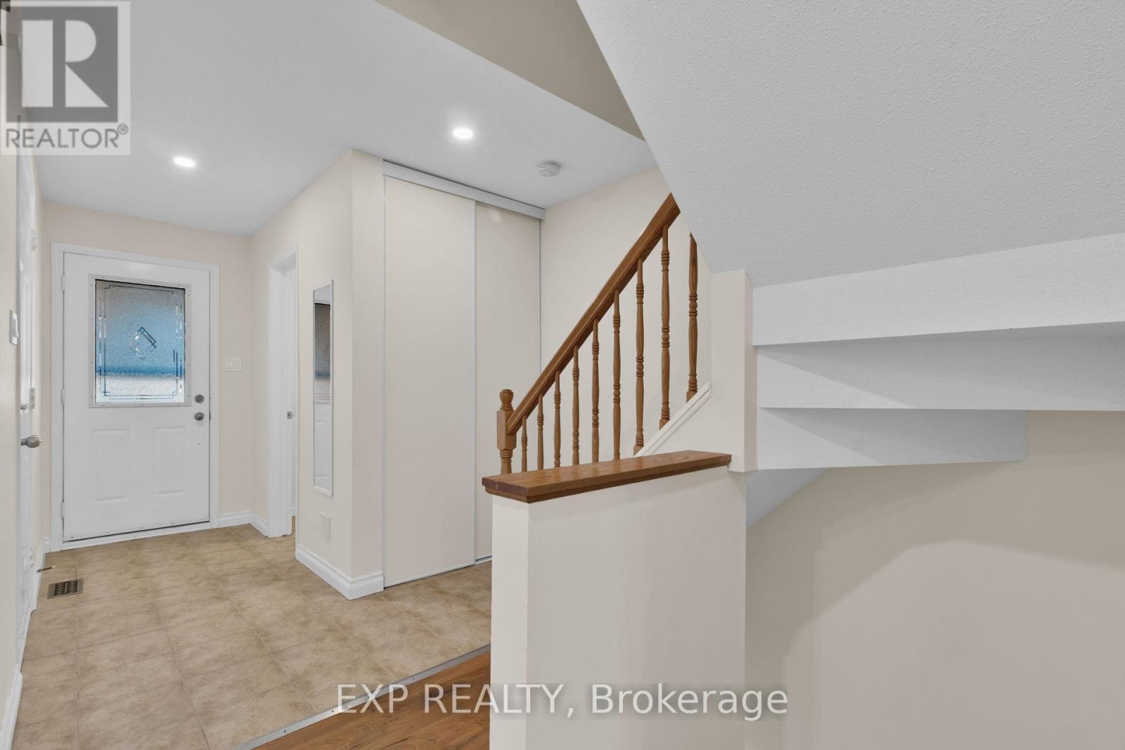 












105 BANCHORY CRESCENT

,
Ottawa,




Ontario
K2K2V2

