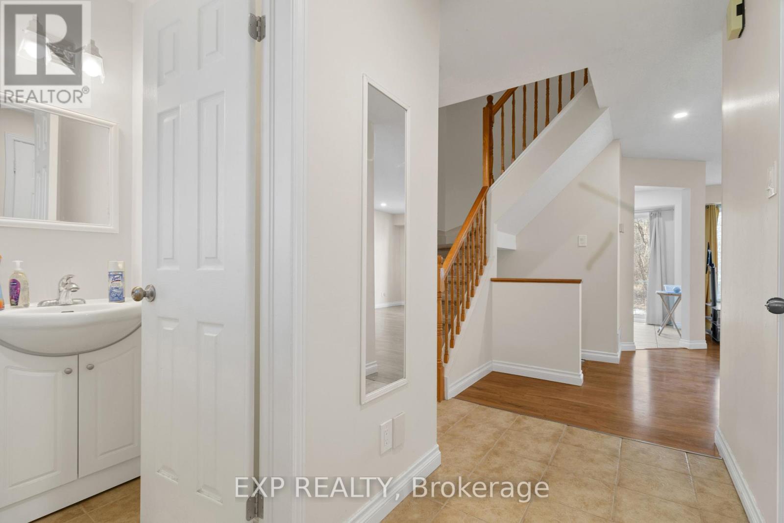 












105 BANCHORY CRESCENT

,
Ottawa,




Ontario
K2K2V2


