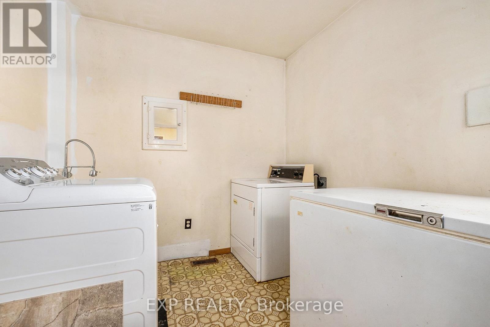 












18873 KENYON CONCESSION 5 ROAD

,
North Glengarry,




Ontario
K0C1A0

