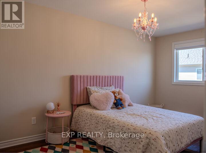 












10 PENRITH STREET

,
Ottawa,




Ontario
K2W1C8

