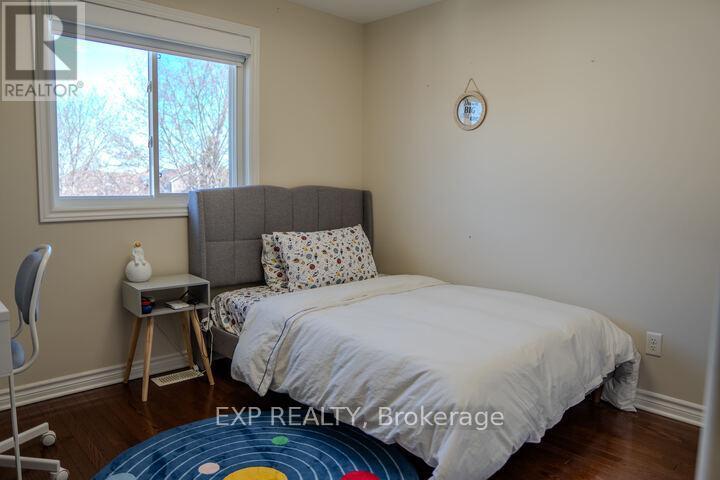 












10 PENRITH STREET

,
Ottawa,




Ontario
K2W1C8

