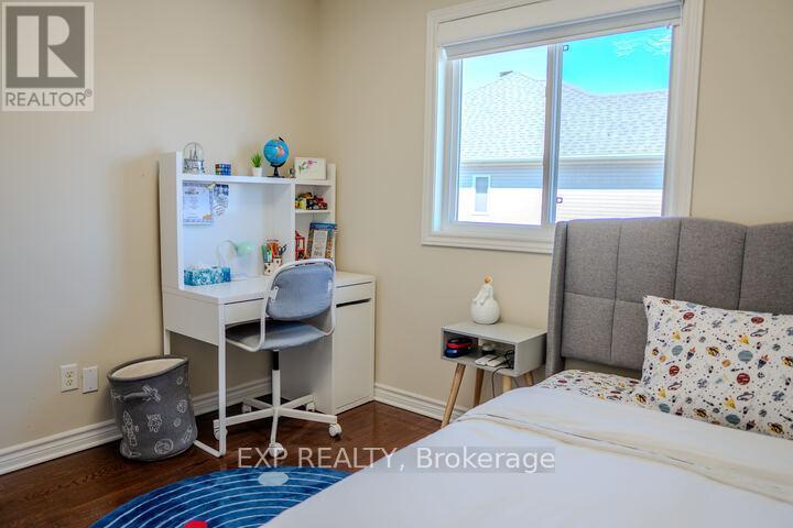 












10 PENRITH STREET

,
Ottawa,




Ontario
K2W1C8

