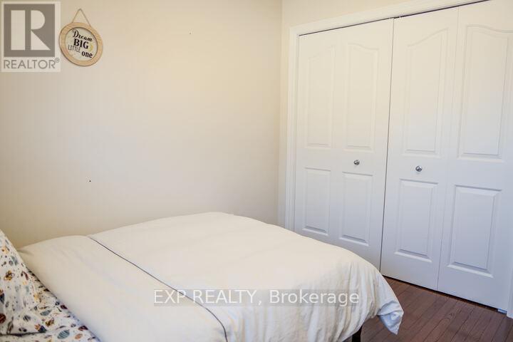 












10 PENRITH STREET

,
Ottawa,




Ontario
K2W1C8

