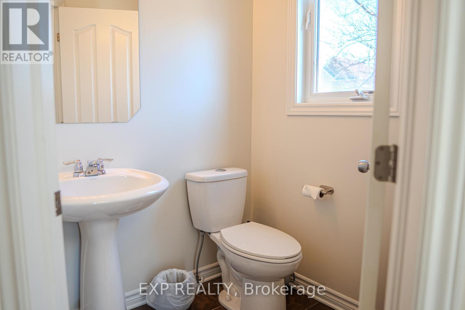 












10 PENRITH STREET

,
Ottawa,




Ontario
K2W1C8

