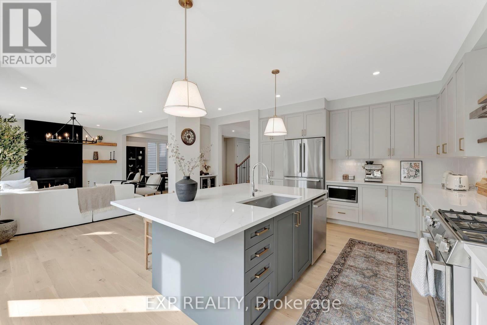 












526 ANCHOR CIRCLE

,
Ottawa,




Ontario
K4M0X5


