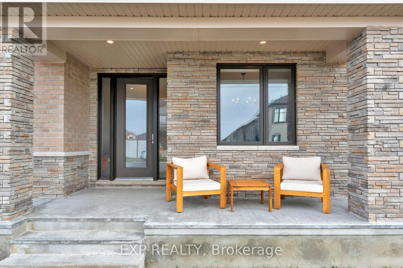 












526 ANCHOR CIRCLE

,
Ottawa,




Ontario
K4M0X5

