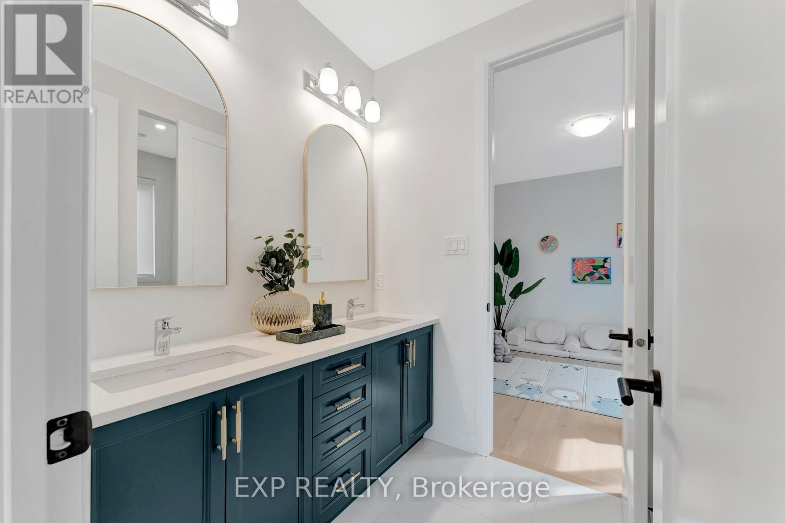 












526 ANCHOR CIRCLE

,
Ottawa,




Ontario
K4M0X5

