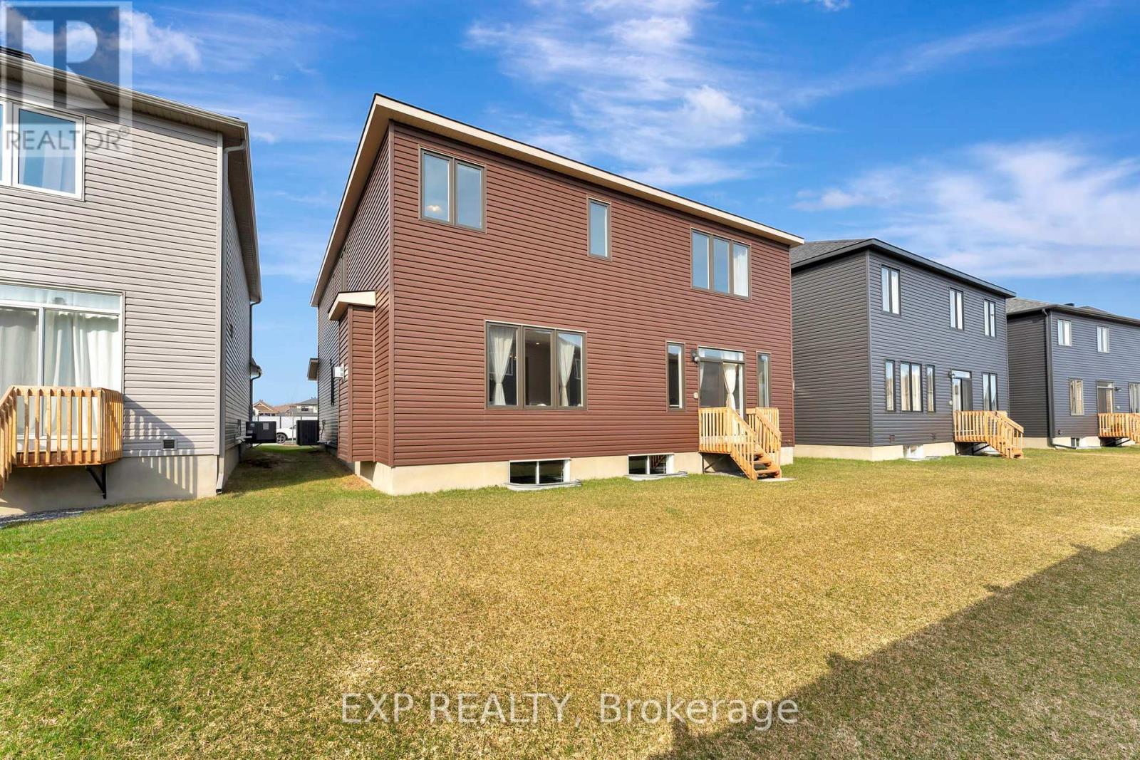 












526 ANCHOR CIRCLE

,
Ottawa,




Ontario
K4M0X5

