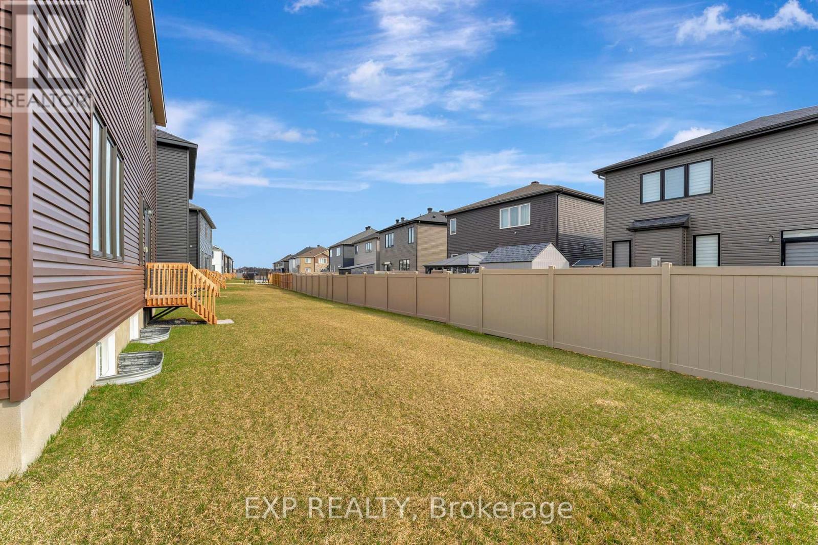 












526 ANCHOR CIRCLE

,
Ottawa,




Ontario
K4M0X5

