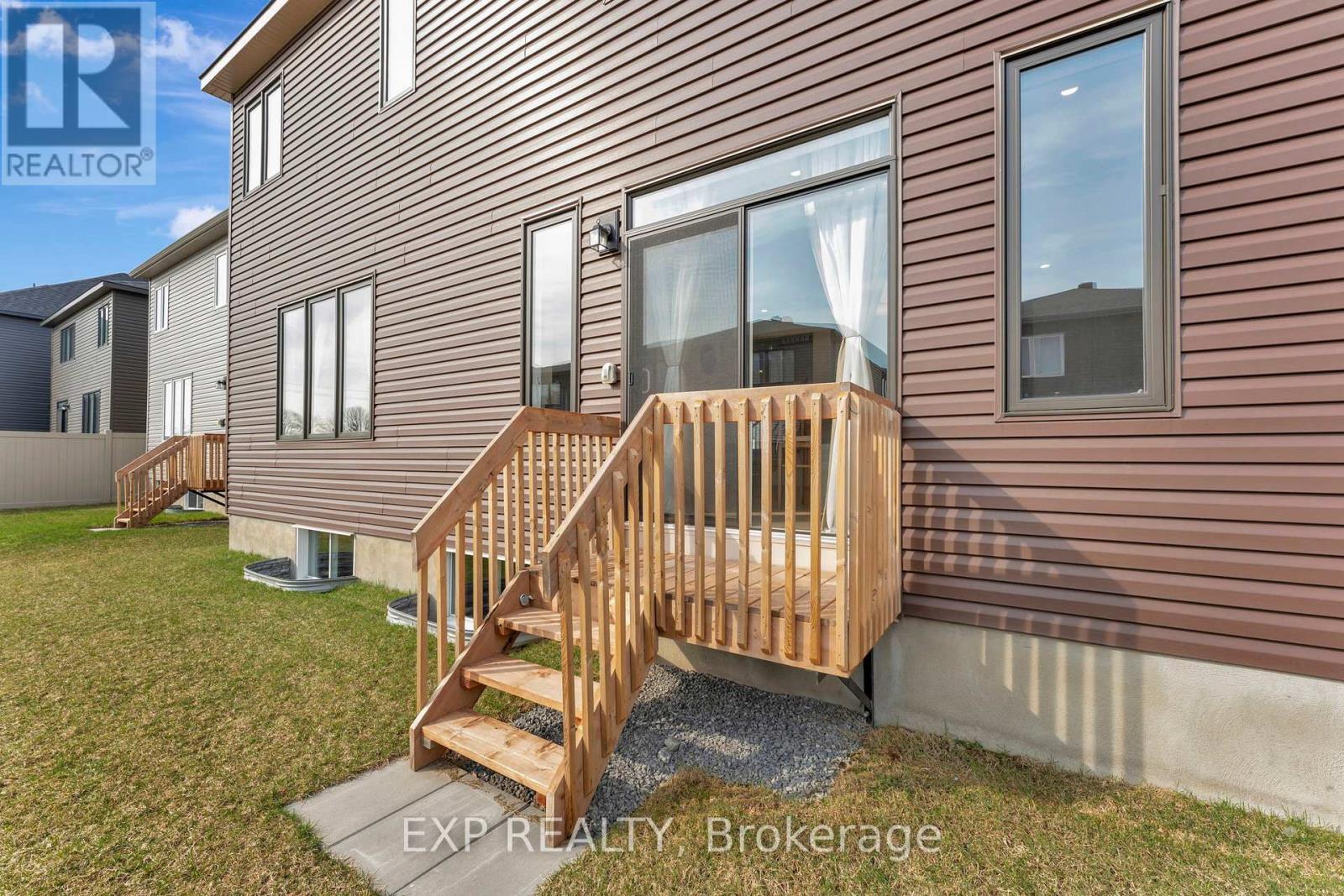 












526 ANCHOR CIRCLE

,
Ottawa,




Ontario
K4M0X5

