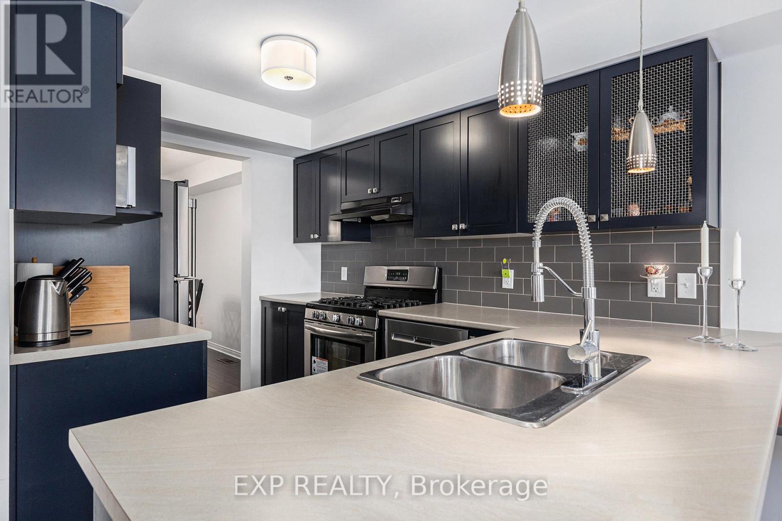 












407 HEATHROW PRIVATE

,
Ottawa,




Ontario
K2S0M9

